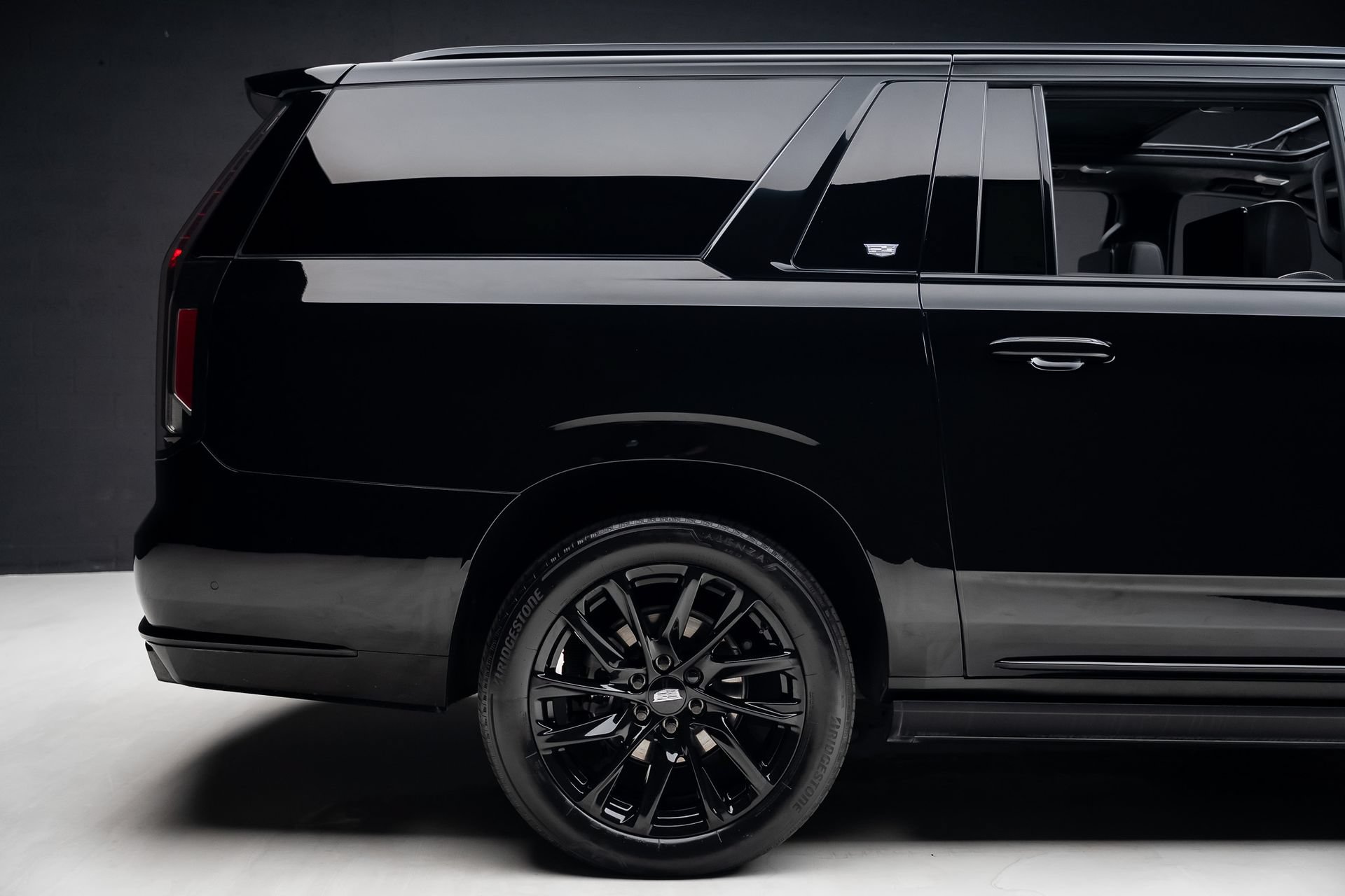 Used 2024 Cadillac Escalade ESV Sport Platinum w/ LPO, ONYX Package AWD/4WD image 36