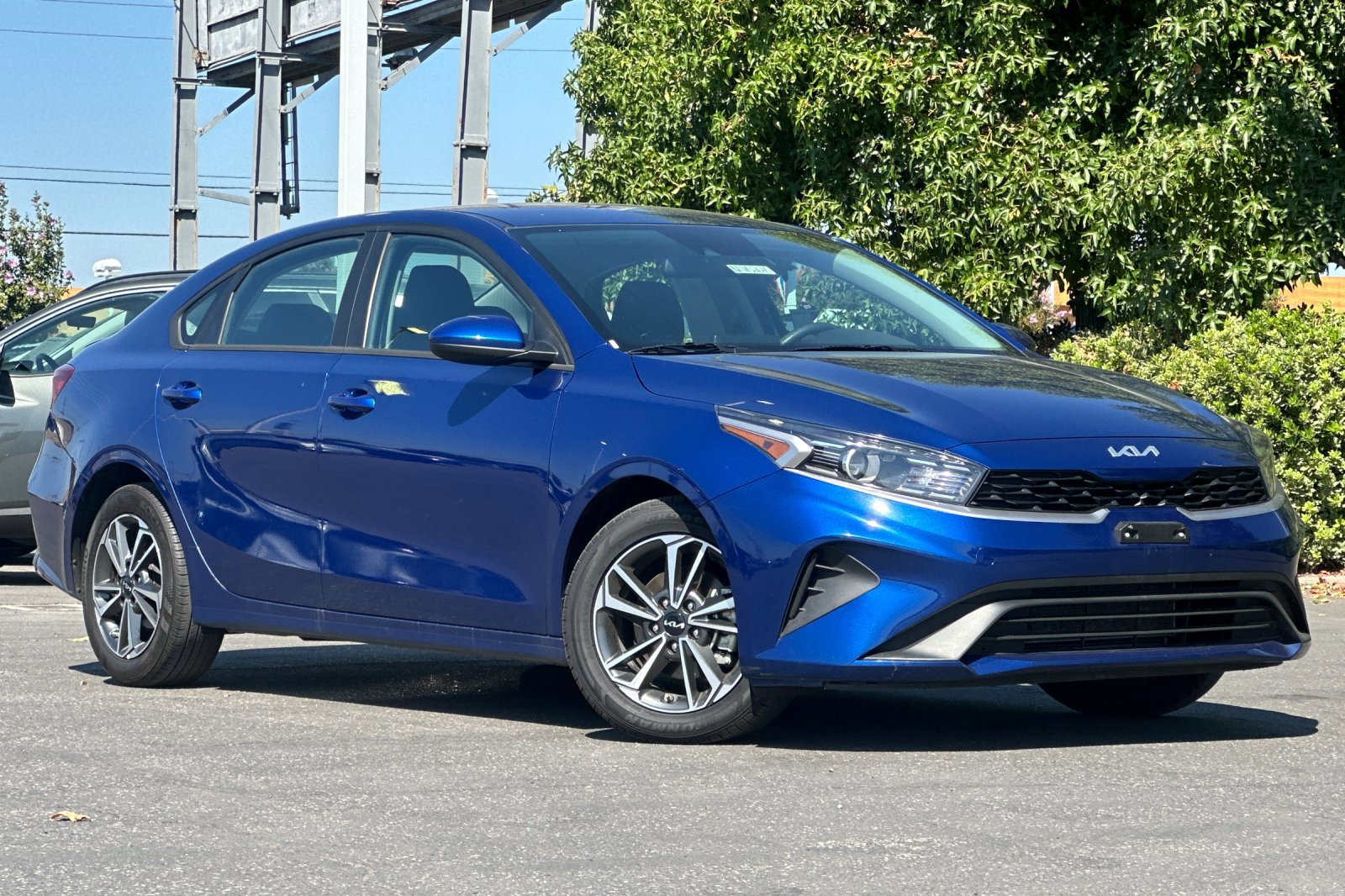 Used 2023 Kia Forte LXS image 2