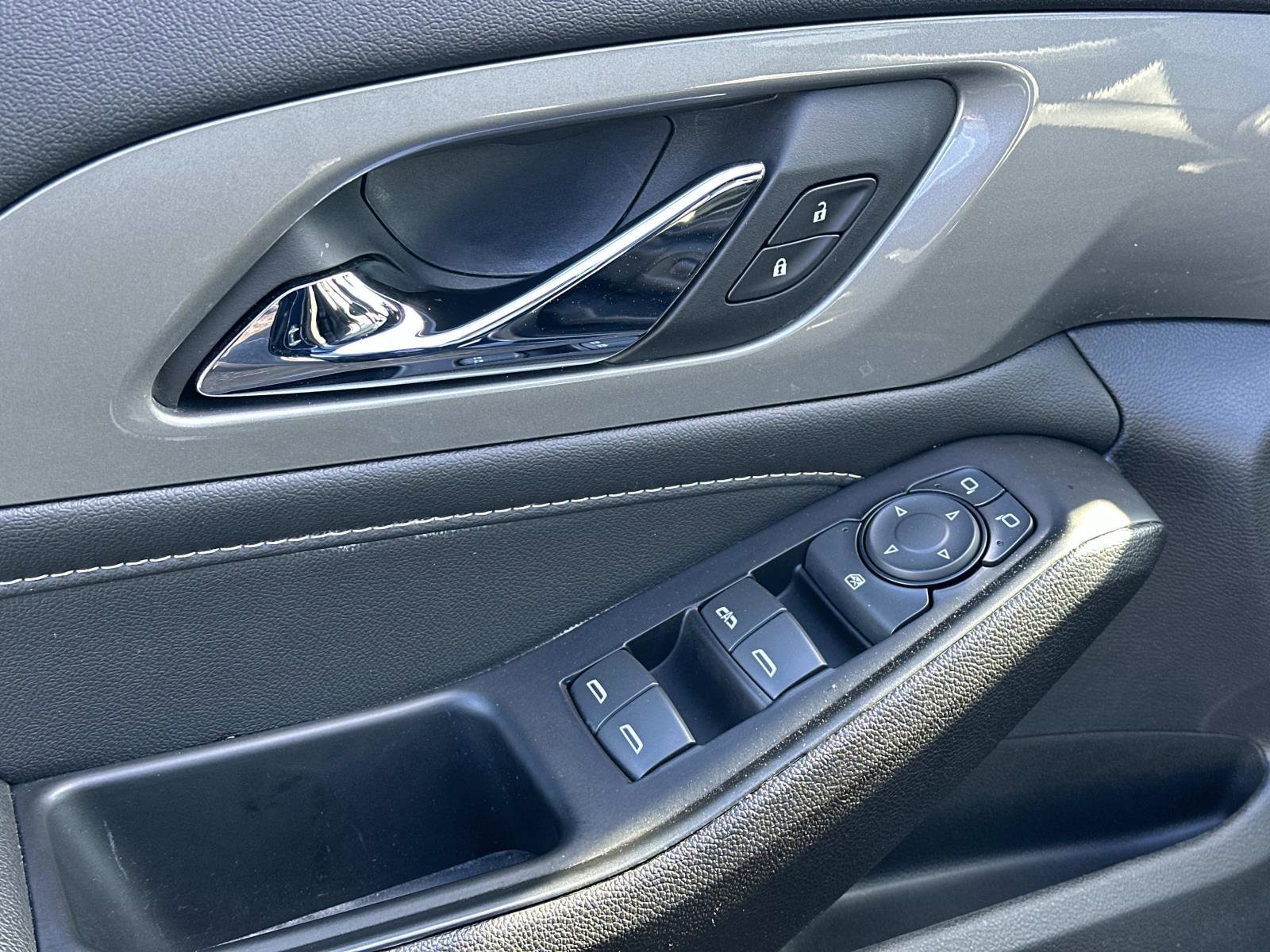 Certified 2023 Chevrolet Traverse LT w/ Rear Camera Mirror Package image 16