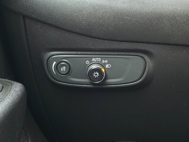 Used 2022 Chevrolet Equinox LS w/ LS Convenience Package image 39