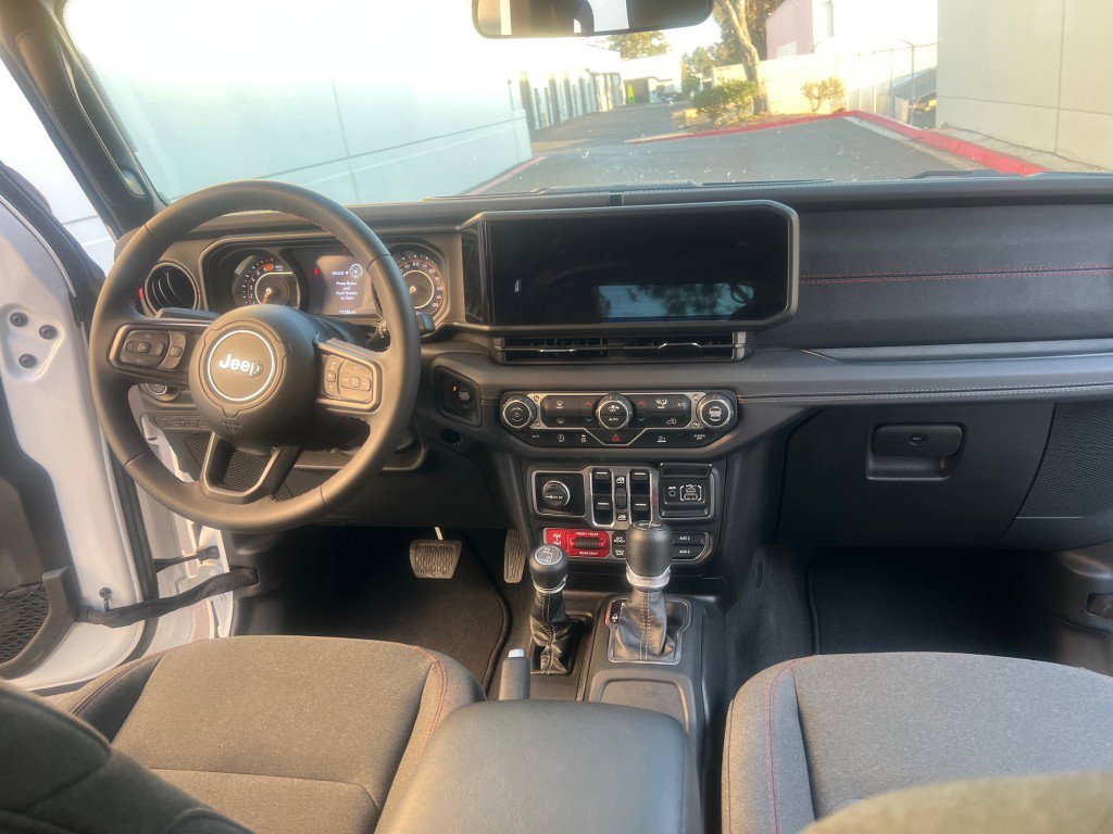 Used 2025 Jeep Wrangler Unlimited Rubicon image 13