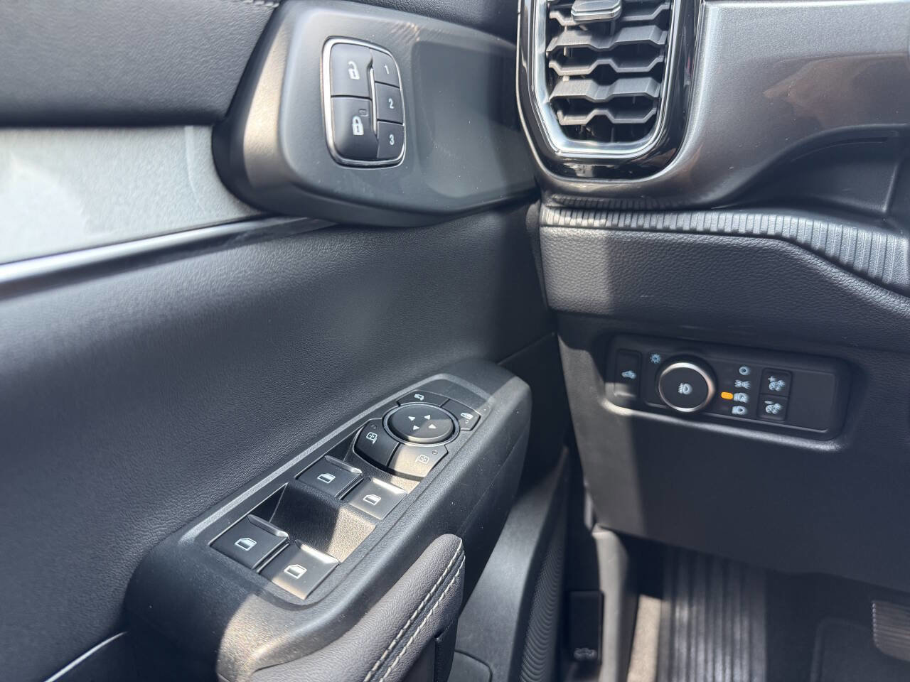 Used 2024 Ford Ranger Lariat w/ FX4 Off-Road Package image 24