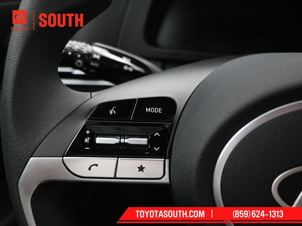 Used 2025 Hyundai Elantra SE FWD image 19