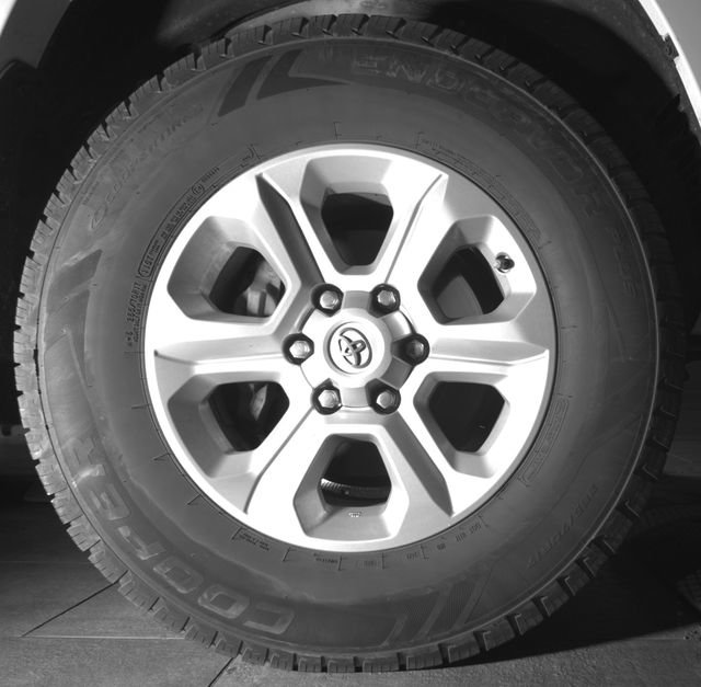 Used 2022 Toyota 4Runner SR5 AWD/4WD image 33