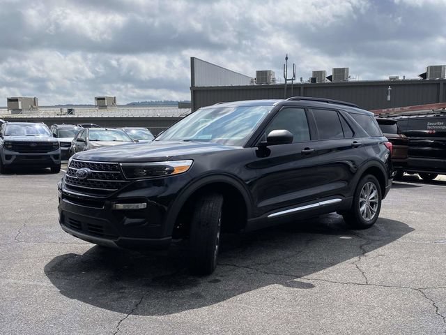 Used 2024 Ford Explorer XLT w/ Equipment Group 202A AWD/4WD image 8