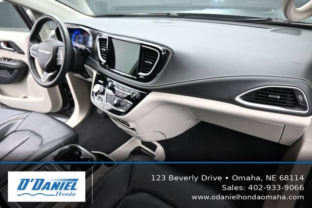 Used 2022 Chrysler Pacifica Touring-L FWD image 46