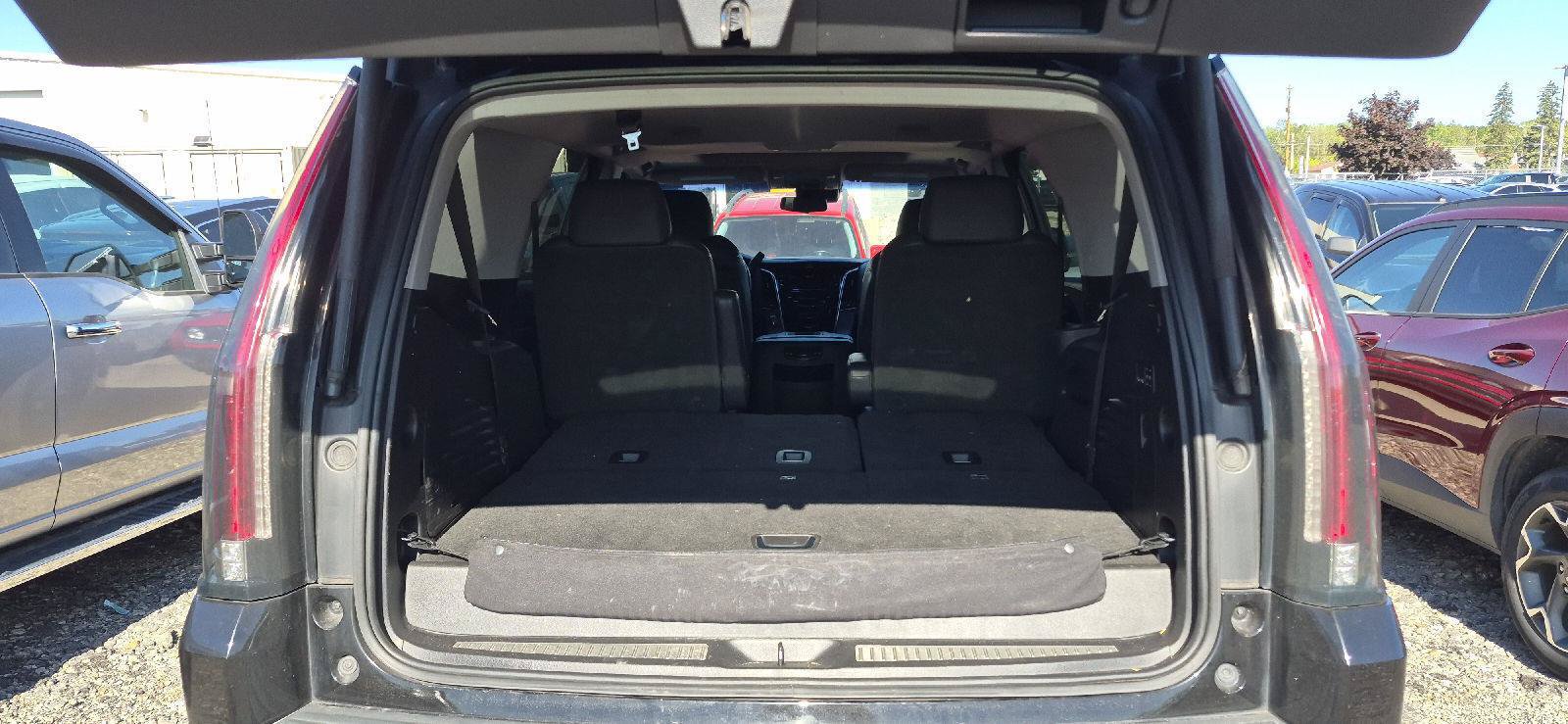 Used 2020 Cadillac Escalade Luxury AWD/4WD image 5
