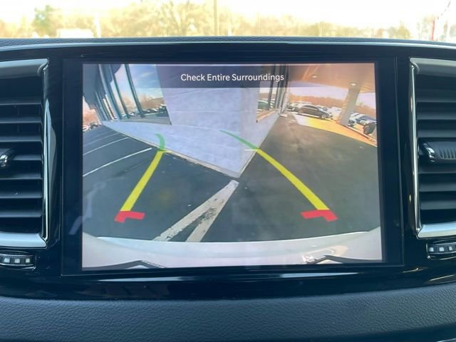 Used 2023 Chrysler Pacifica Touring-L FWD image 22