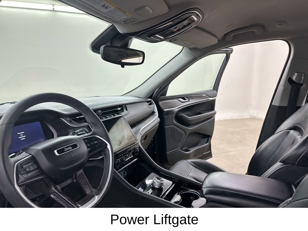 Used 2023 Jeep Grand Cherokee Limited w/ Black Appearance Package image 34