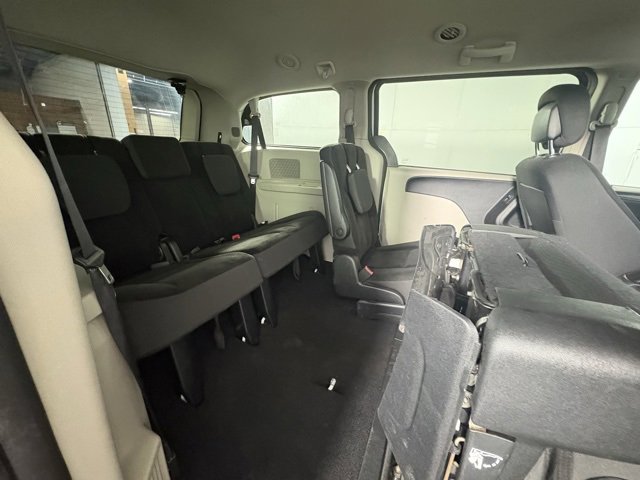 Used 2018 Dodge Grand Caravan SE image 10