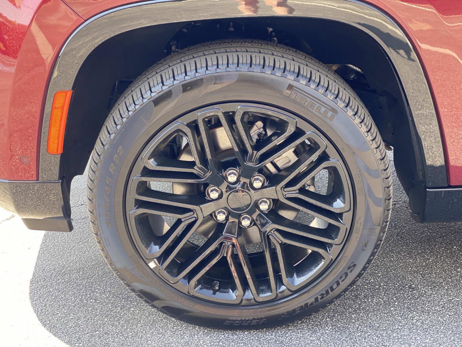 Certified 2024 Jeep Wagoneer Series II w/ Convenience Group I image 12