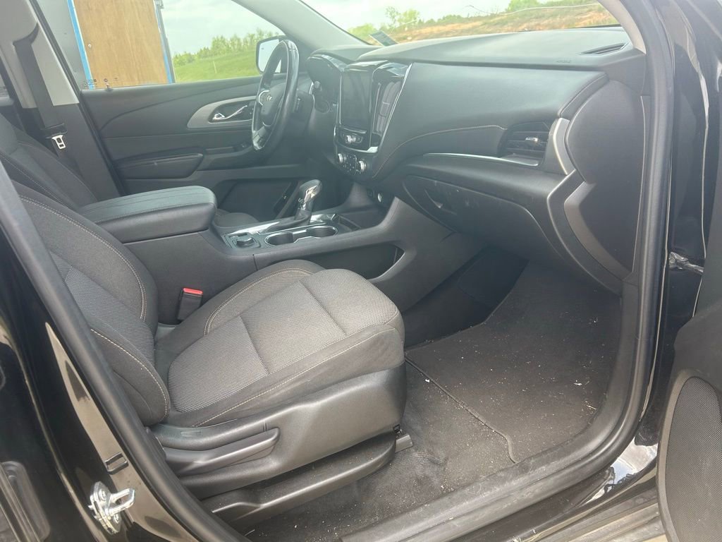Used 2021 Chevrolet Traverse LT image 13