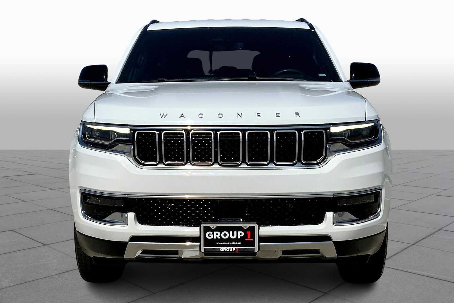 Used 2023 Jeep Wagoneer L Series III w/ Preferred Equipment Group image 3