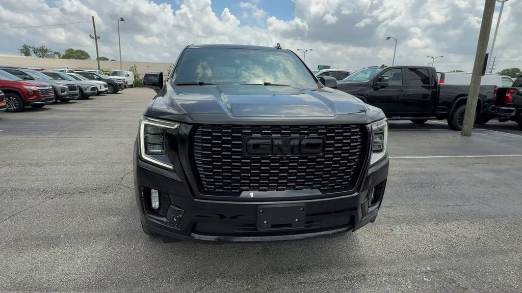 Used 2021 GMC Yukon Denali w/ Denali Premium Package AWD/4WD image 3