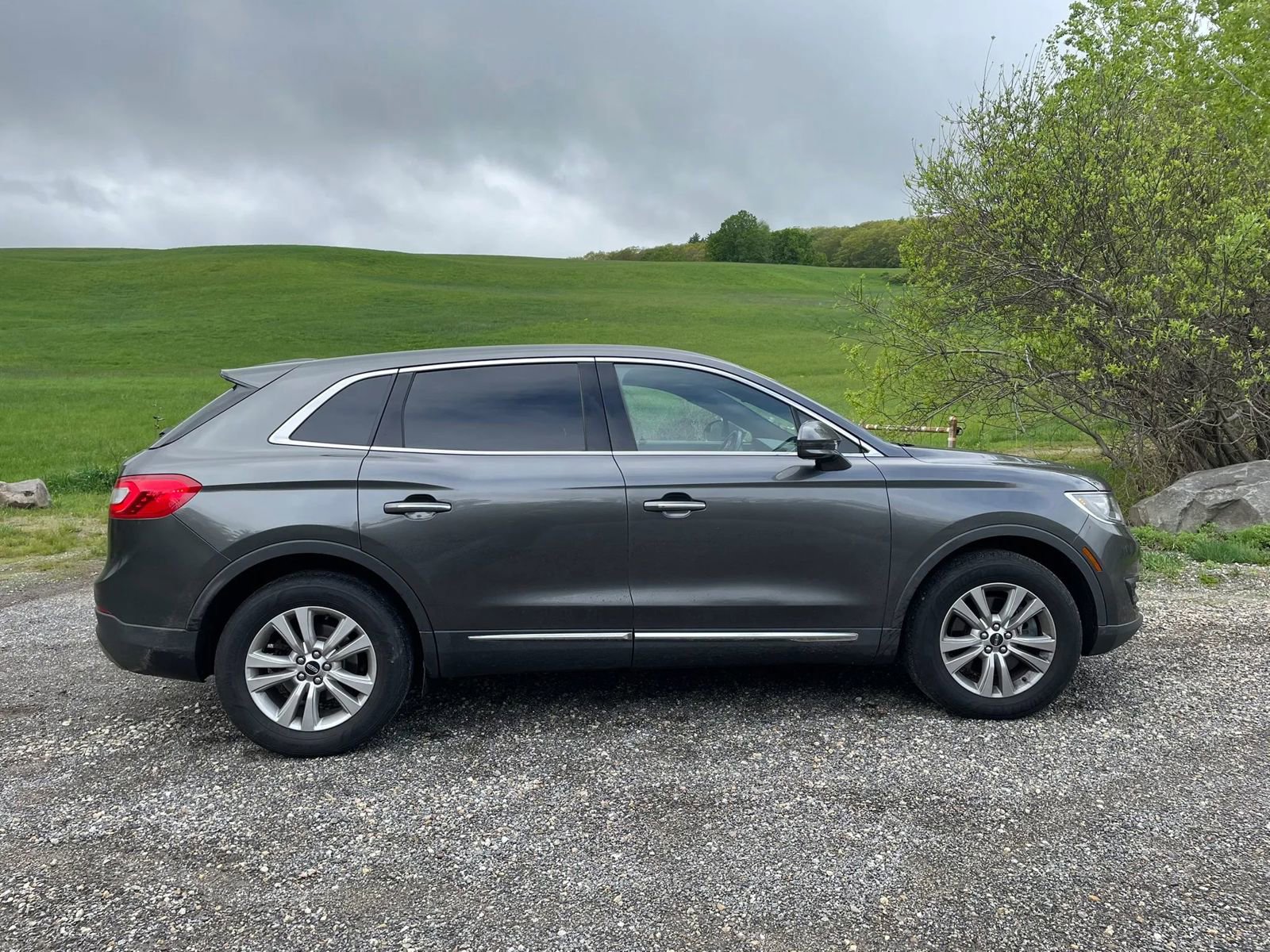 Used 2018 Lincoln MKX Premiere AWD/4WD image 2