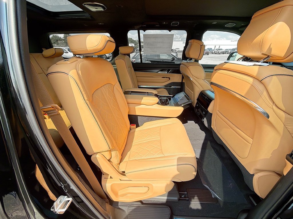 New 2026 Jeep Grand Wagoneer Summit AWD/4WD image 36