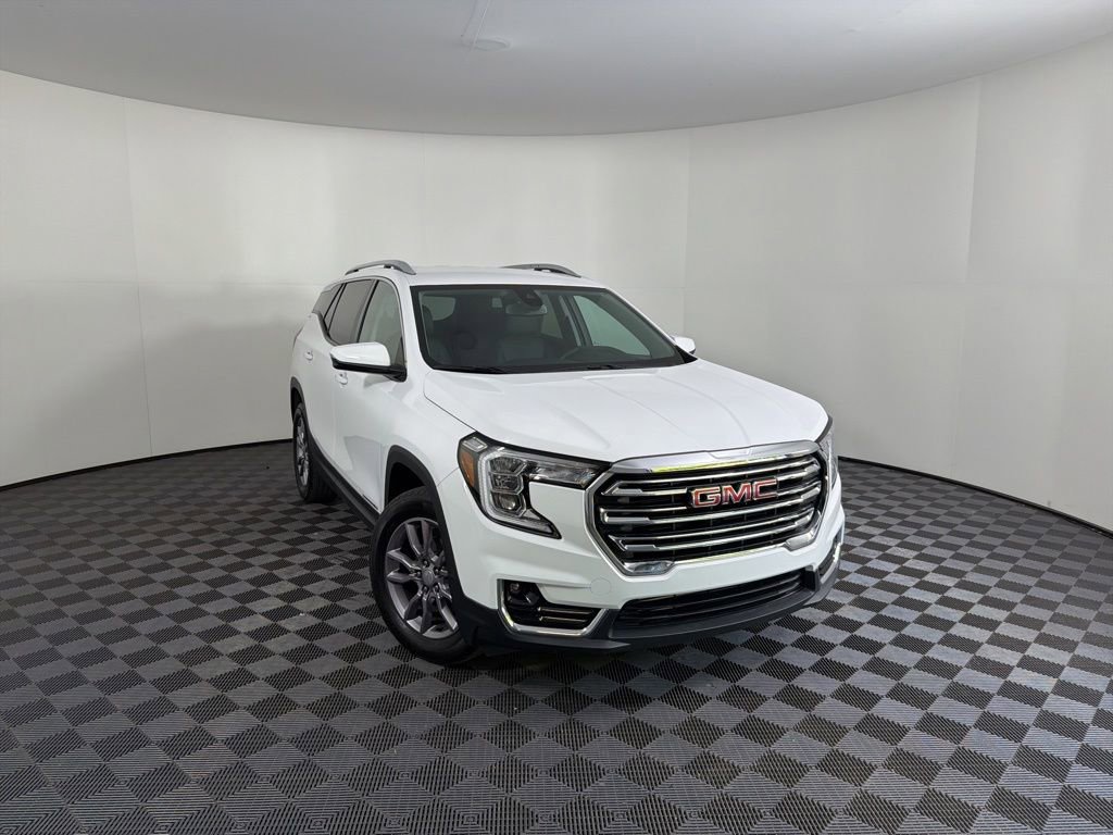 Used 2024 GMC Terrain SLT AWD/4WD image 2