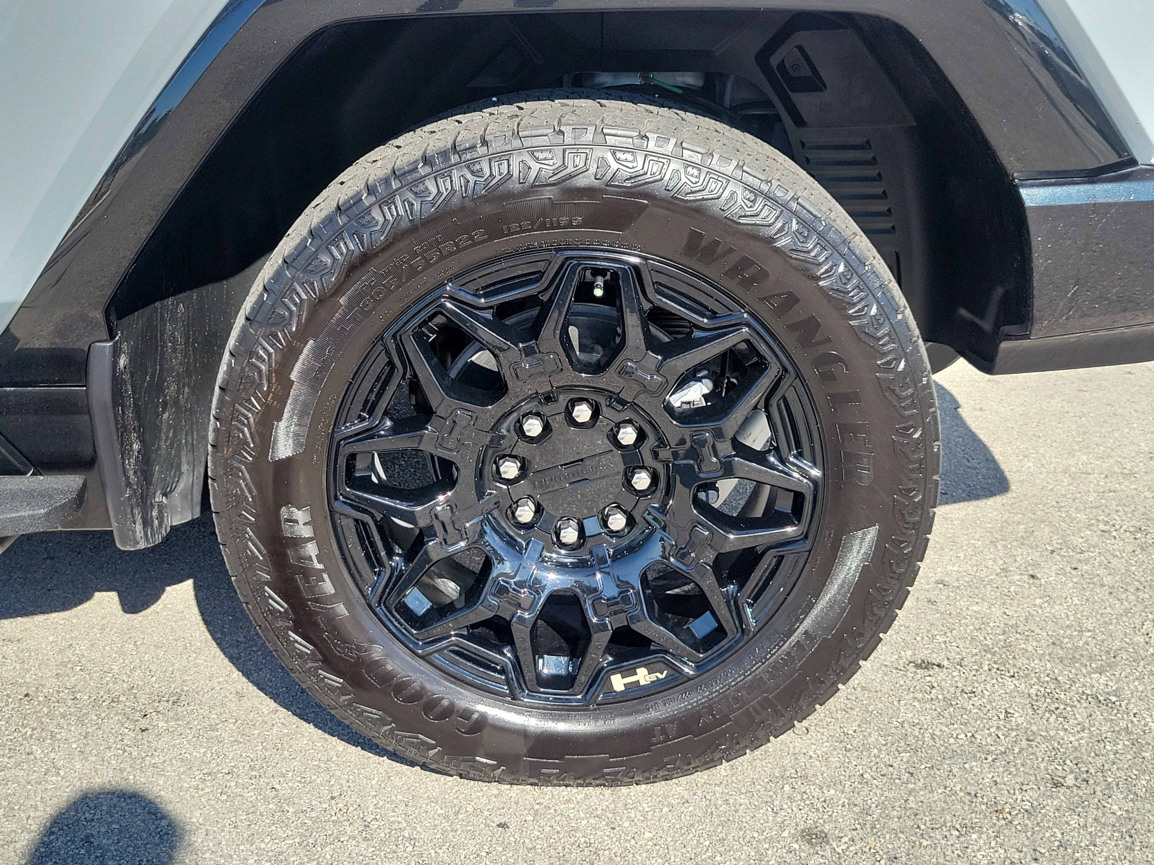 Used 2025 GMC Hummer EV 2X image 26