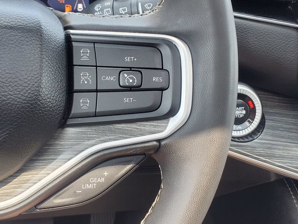 Used 2024 Jeep Wagoneer L Series III w/ Premium Group I AWD/4WD image 16