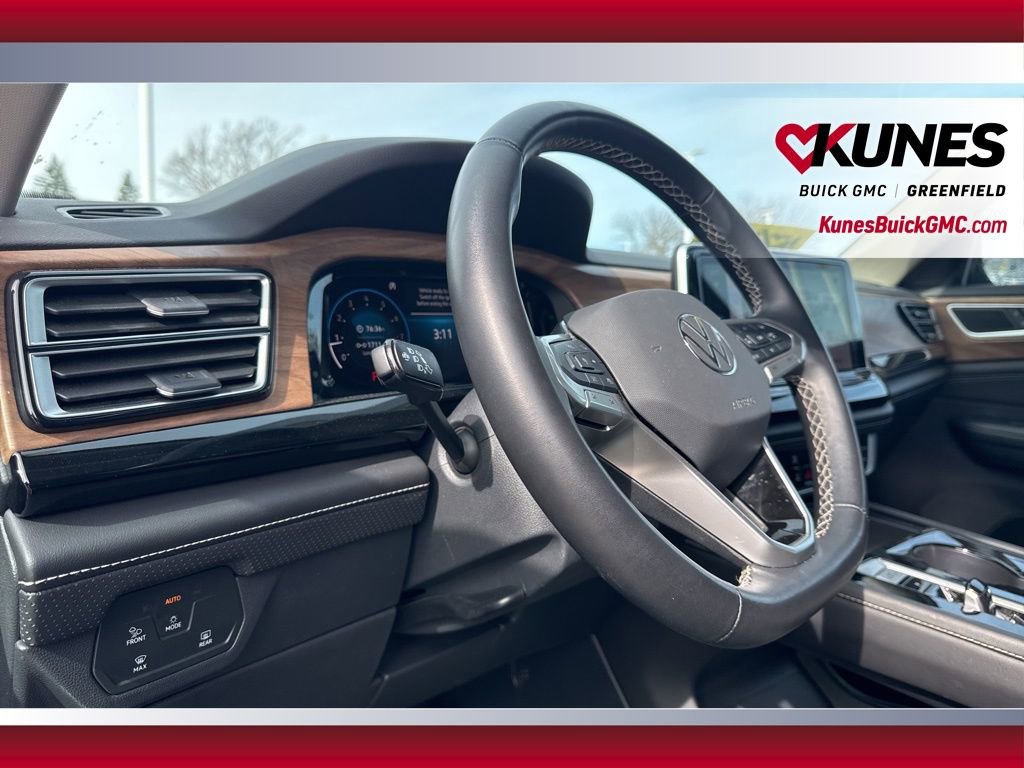 Used 2025 Volkswagen Atlas SE image 14