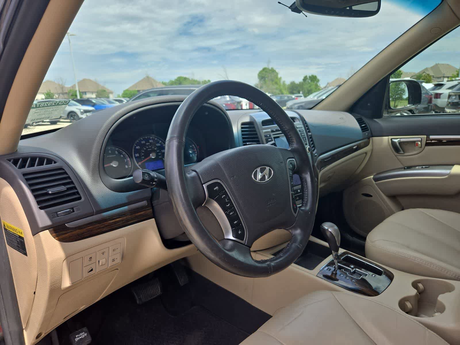 Used 2012 Hyundai Santa Fe Limited FWD image 2
