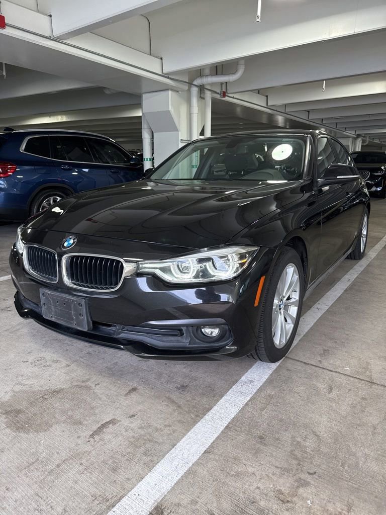 Used 2018 BMW 320i Sedan RWD image 1