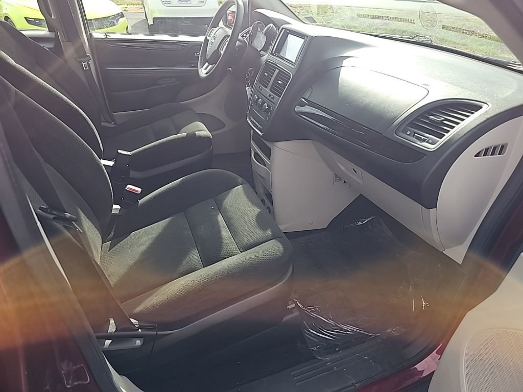 Used 2016 Dodge Grand Caravan American Value Package w/ UConnect Hands-Free Group image 40