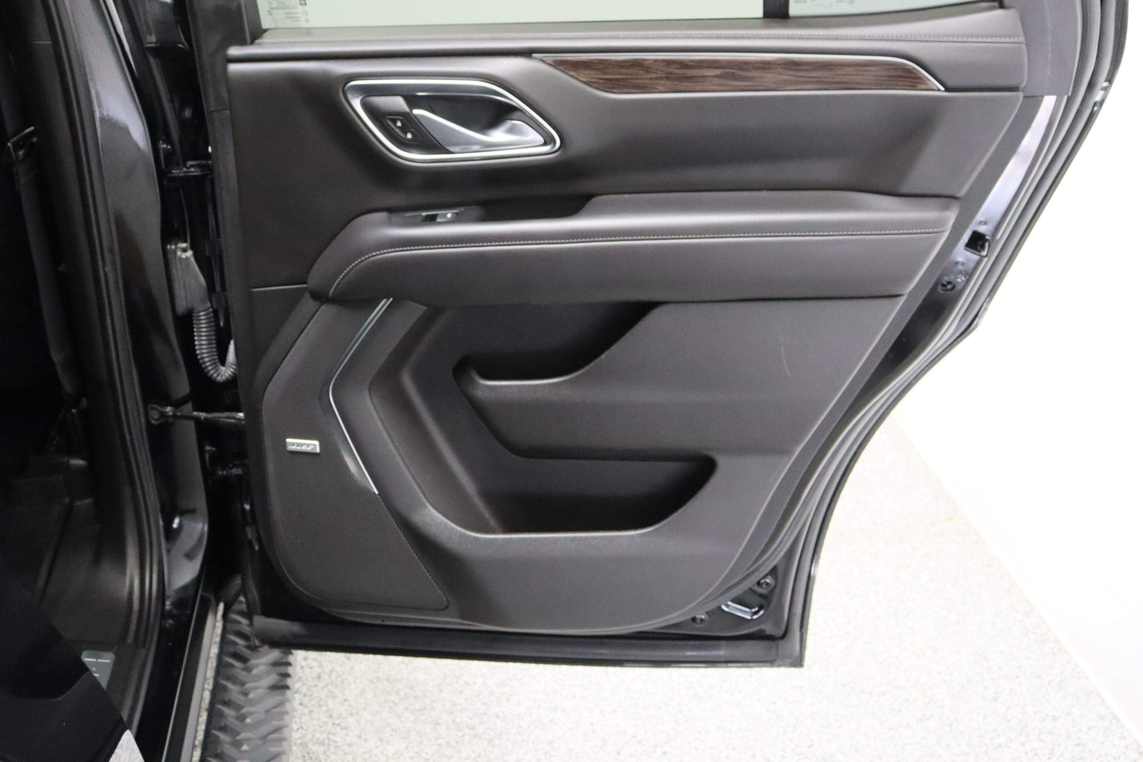Used 2021 Chevrolet Tahoe Z71 w/ Rear Media and Nav Package AWD/4WD image 39
