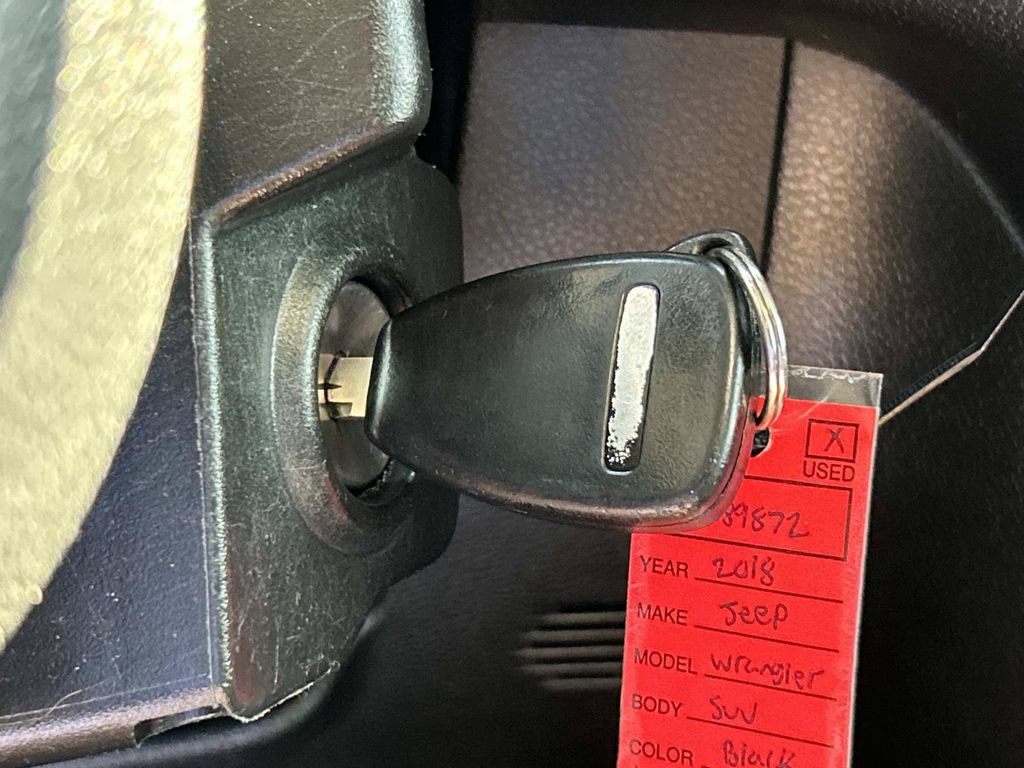 Used 2018 Jeep Wrangler Unlimited Rubicon w/ Connectivity Group AWD/4WD image 32