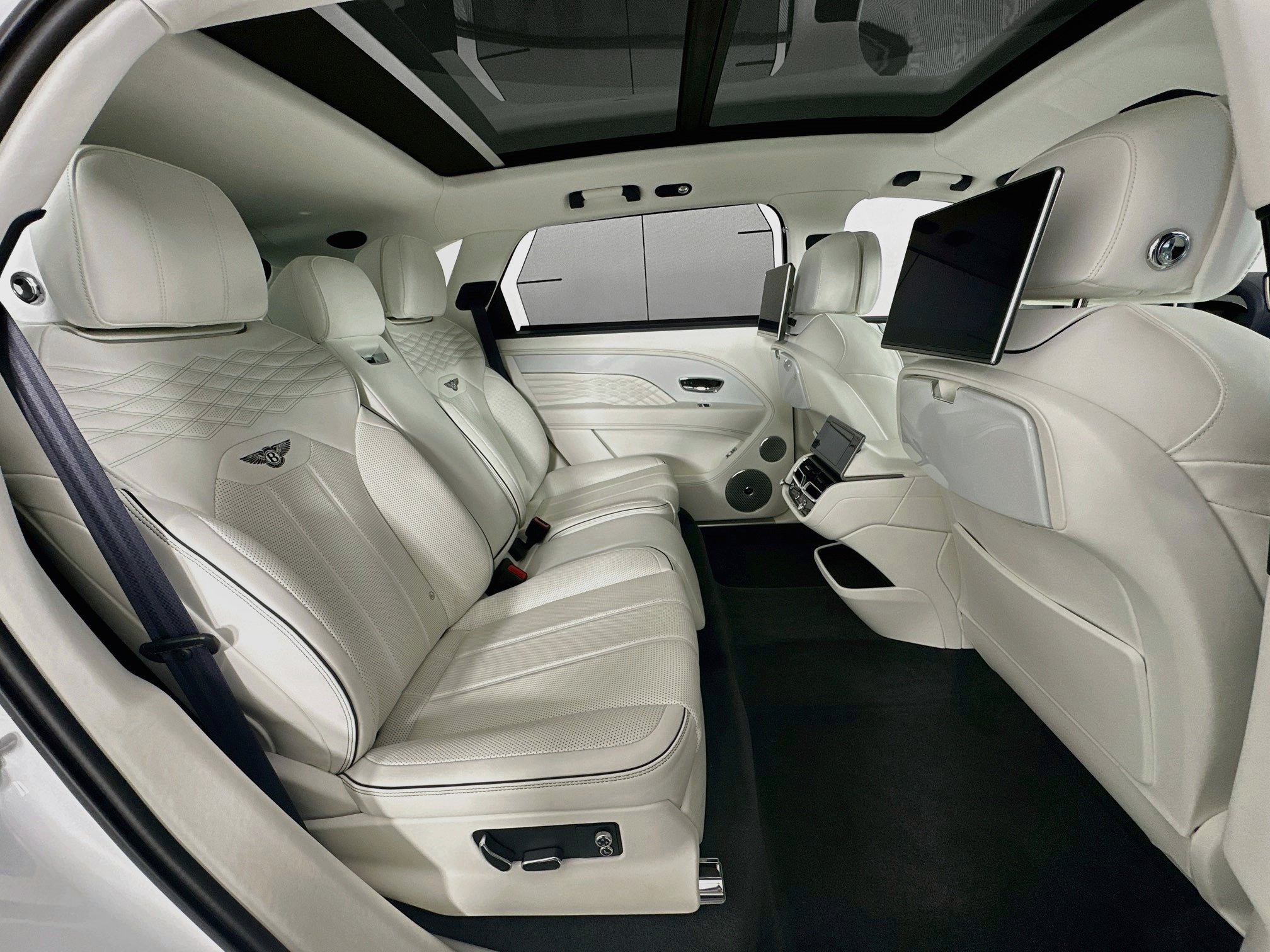 Certified 2023 Bentley Bentayga Extended Wheelbase AWD/4WD image 26
