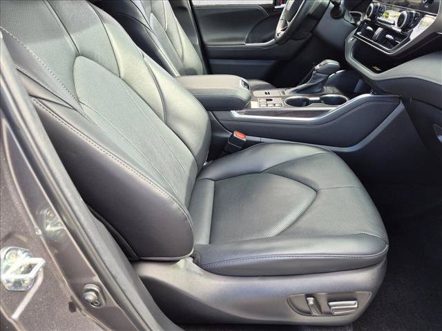 Used 2023 Toyota Highlander Limited FWD image 20