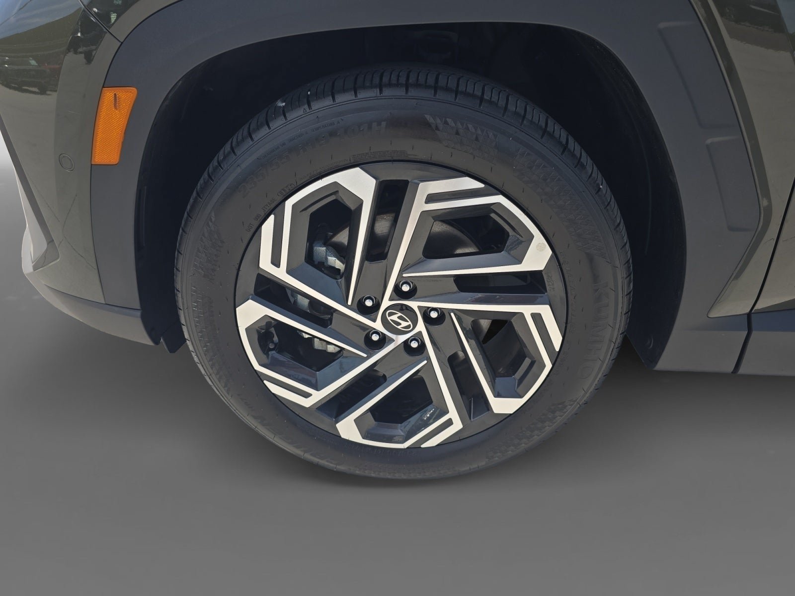 Used 2025 Hyundai Tucson Limited FWD image 9