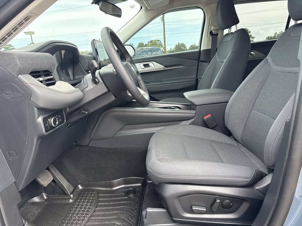 Used 2026 Ford Explorer Active RWD image 12