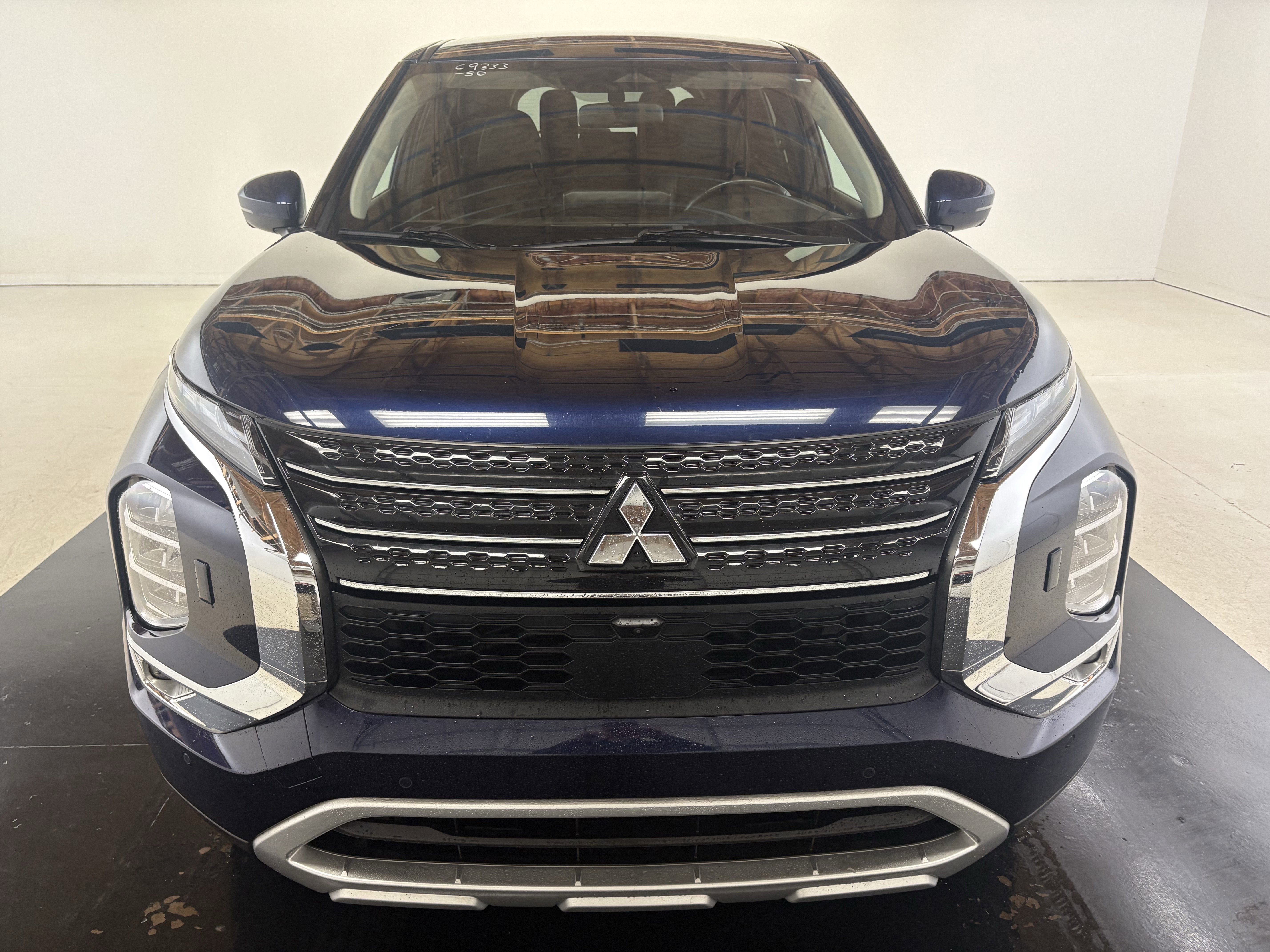 Used 2024 Mitsubishi Outlander SE Black Edition image 6