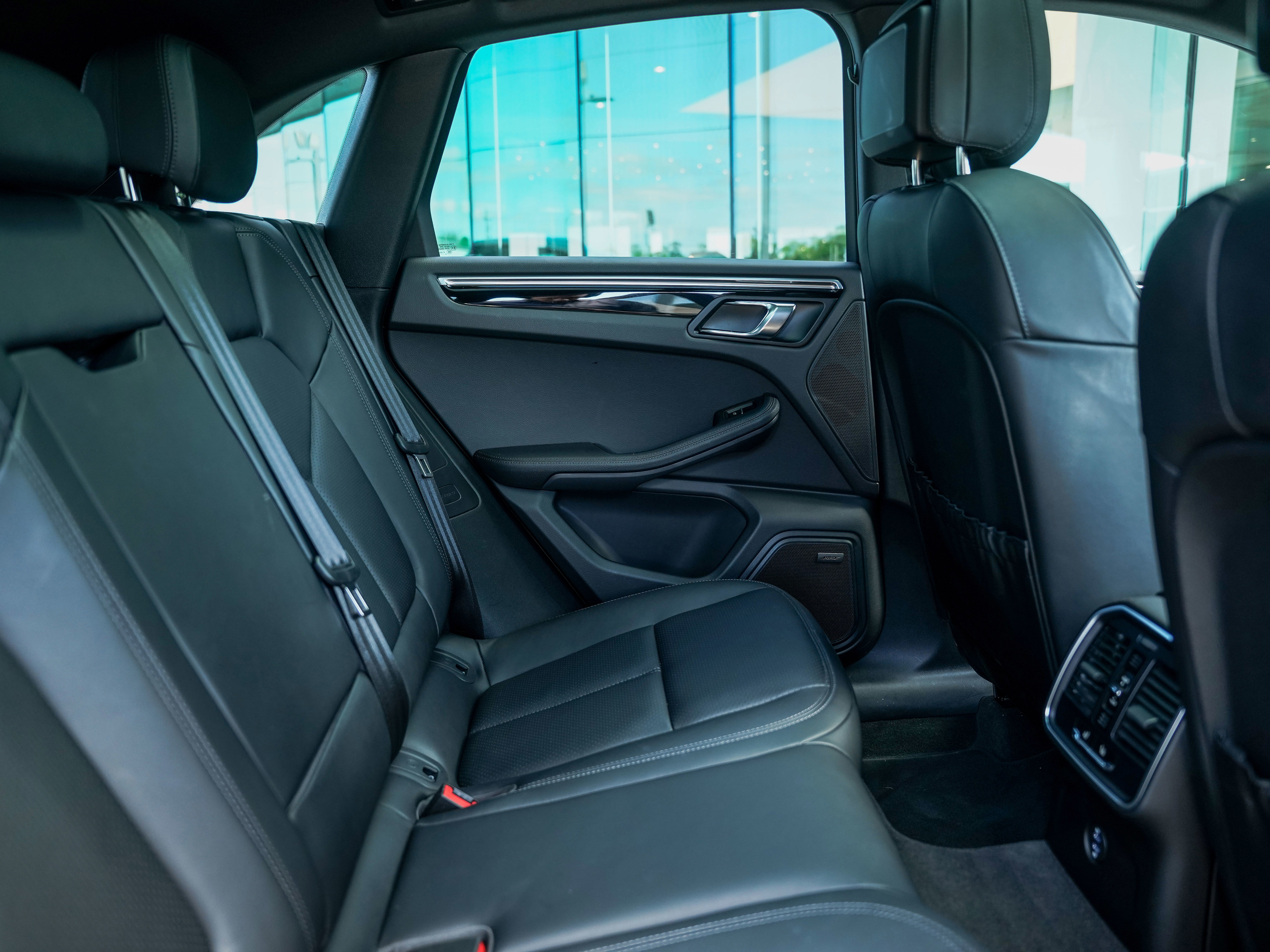 Certified 2025 Porsche Macan image 29