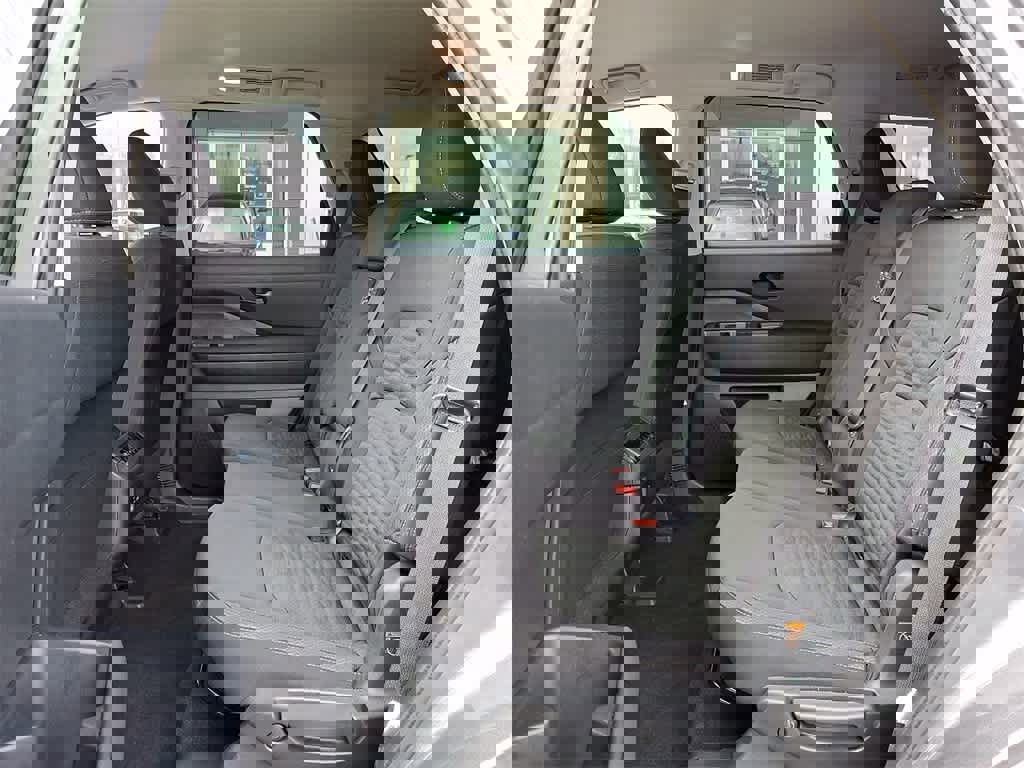 Used 2025 Nissan Pathfinder SV image 10