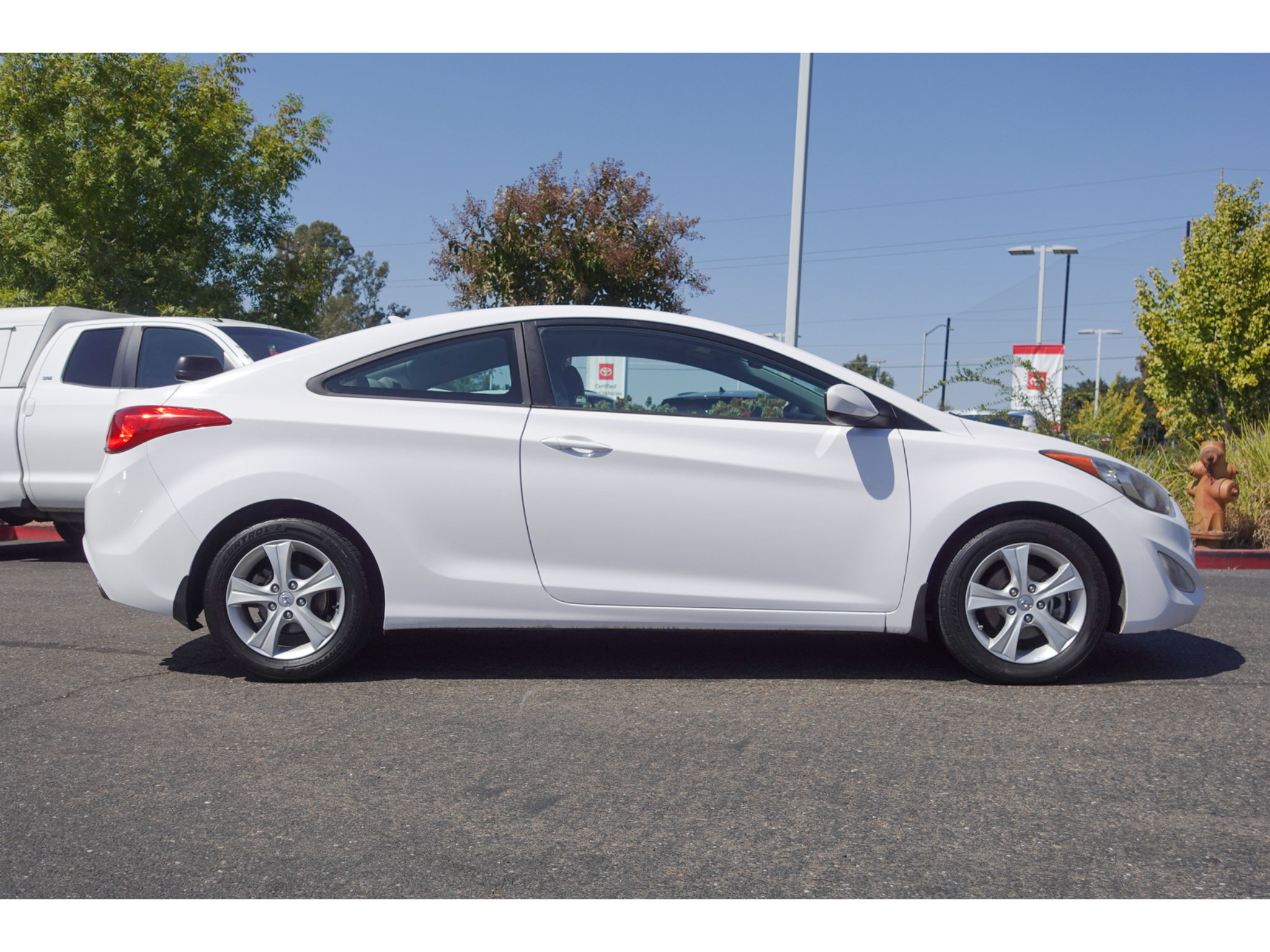 Used 2013 Hyundai Elantra FWD image 2
