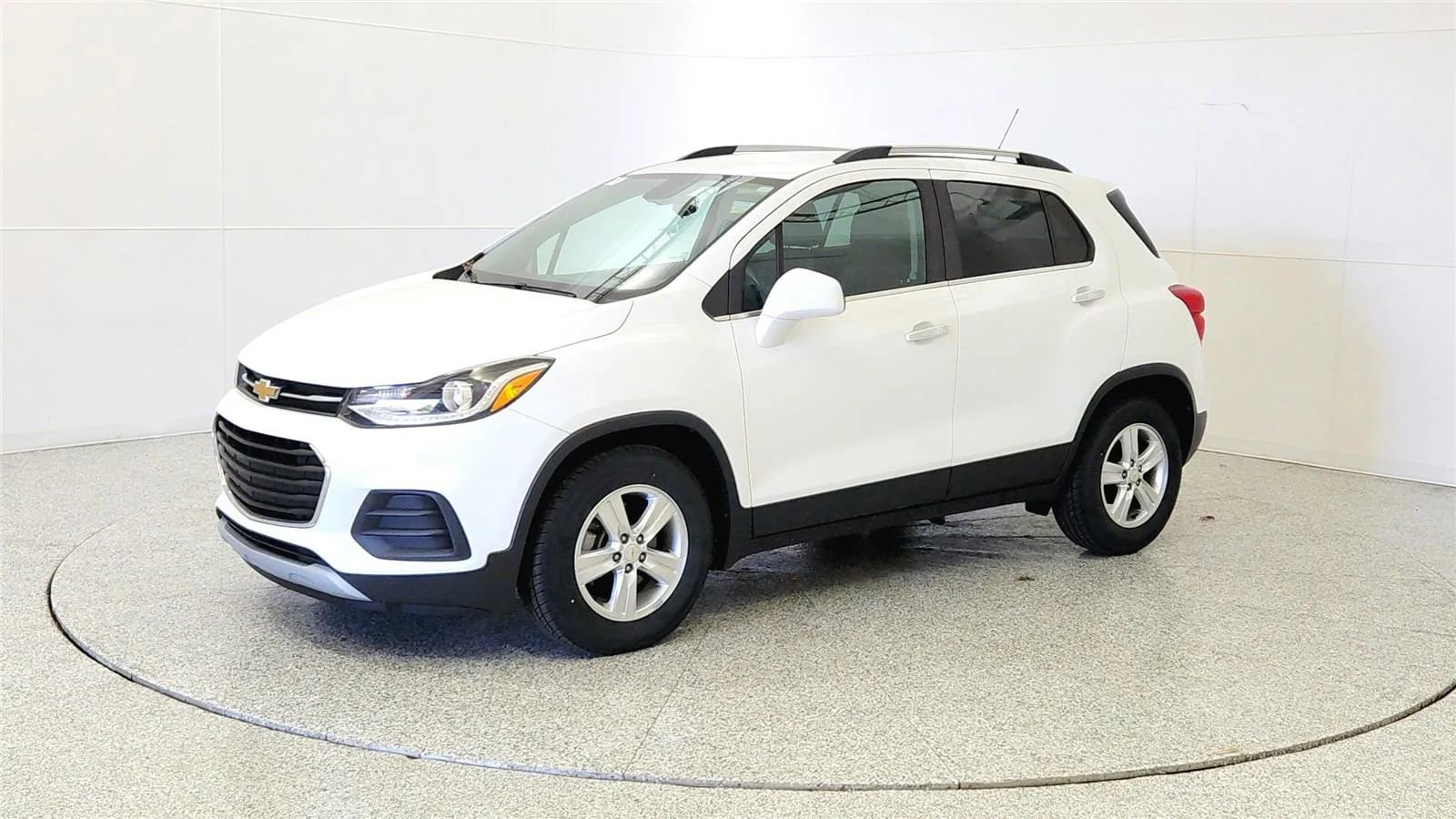 Used 2018 Chevrolet Trax LT w/ LT Convenience Package image 3