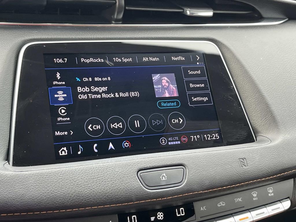 Used 2021 Cadillac XT4 Premium Luxury image 32