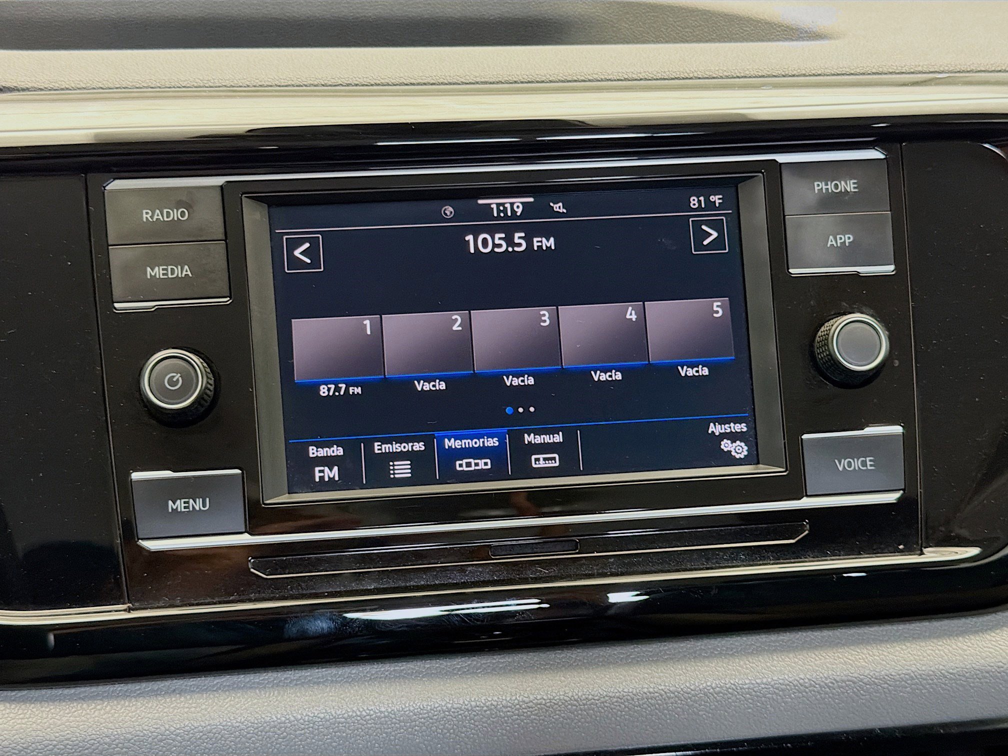 Used 2024 Volkswagen Taos S image 9