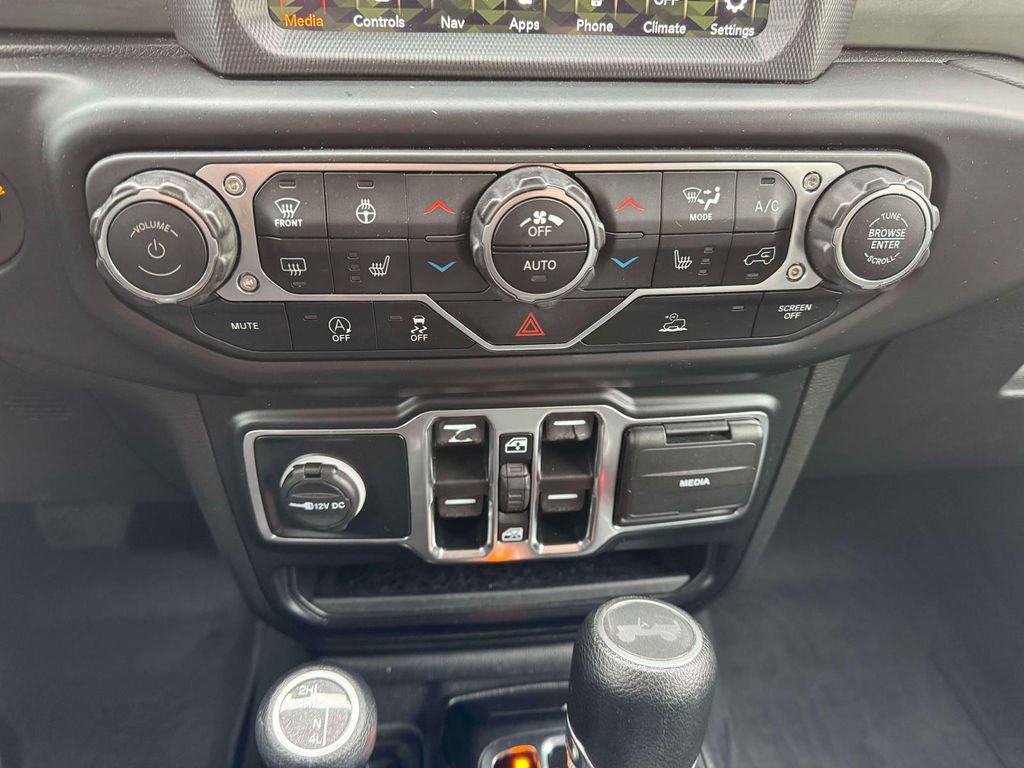 Used 2022 Jeep Wrangler Unlimited Sahara w/ LED Lighting Group AWD/4WD image 28