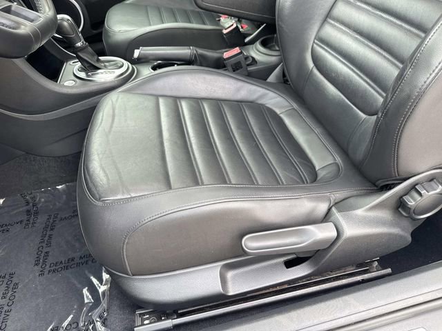 Used 2012 Volkswagen Beetle 2.0T FWD image 9