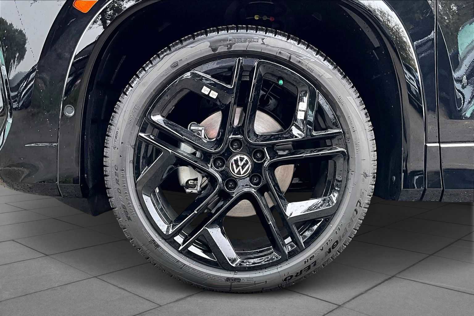 New 2026 Volkswagen Tiguan SE R-Line image 11