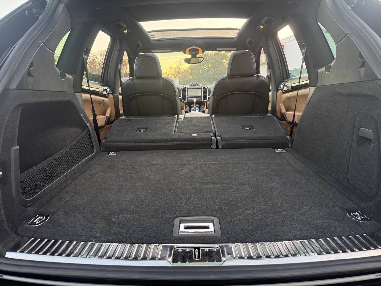 Used 2014 Porsche Cayenne Platinum Edition AWD/4WD image 31