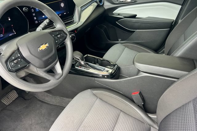 Used 2025 Chevrolet Trax LT FWD image 10