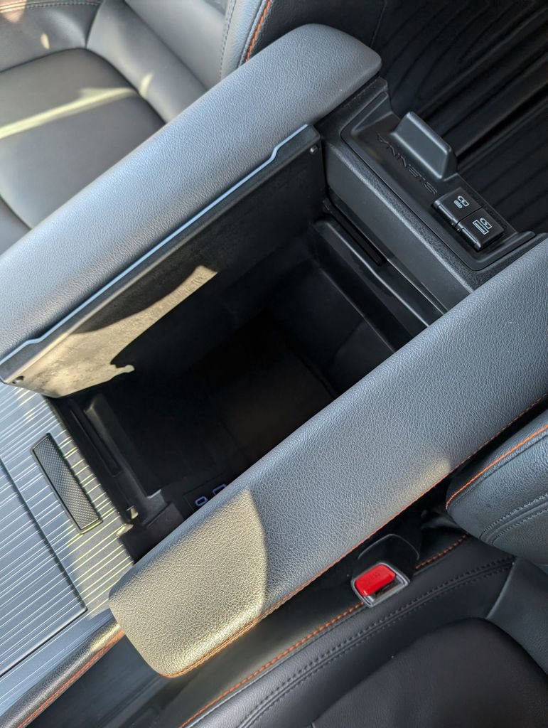 Used 2022 Toyota Sienna XSE image 35