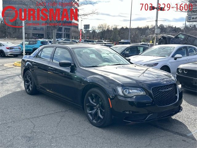 Used 2022 Chrysler 300 Touring w/ Sport Appearance Package image 1