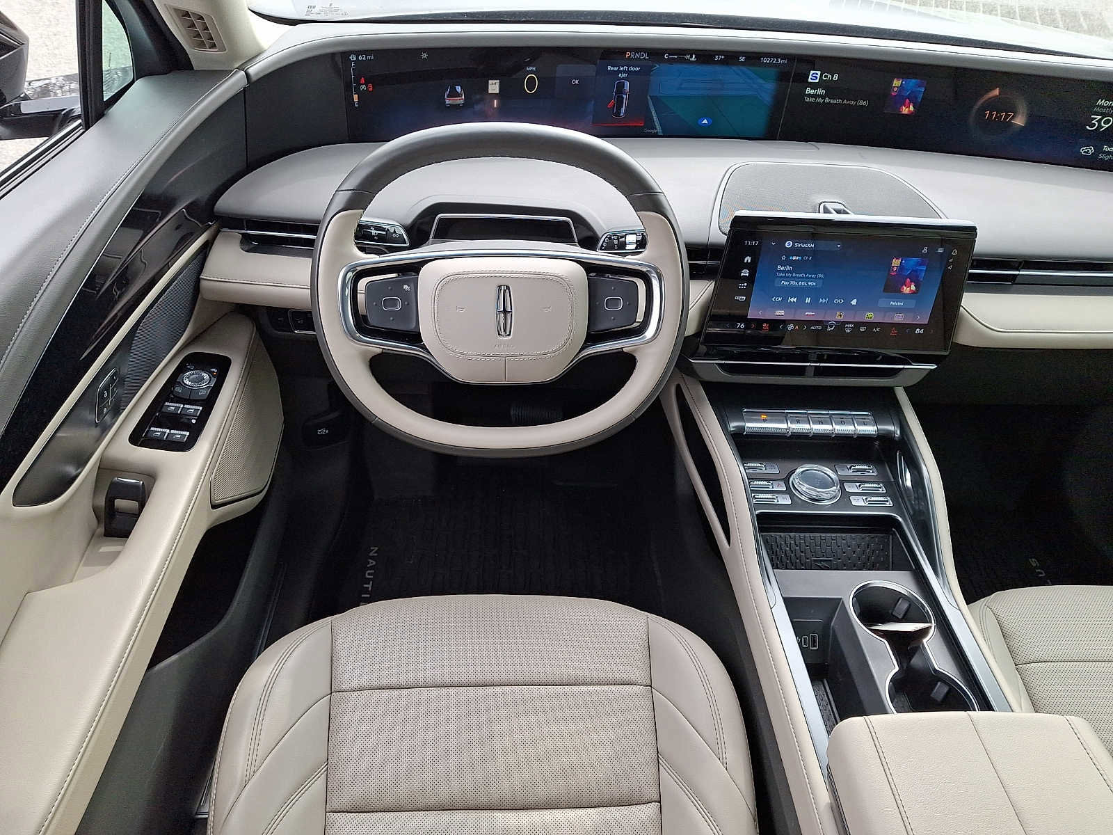 Used 2024 Lincoln Nautilus Premier image 11