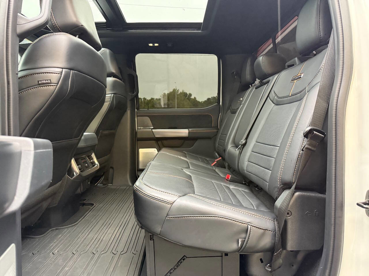 Used 2024 Ford F350 Platinum w/ FX4 Off-Road Package image 36