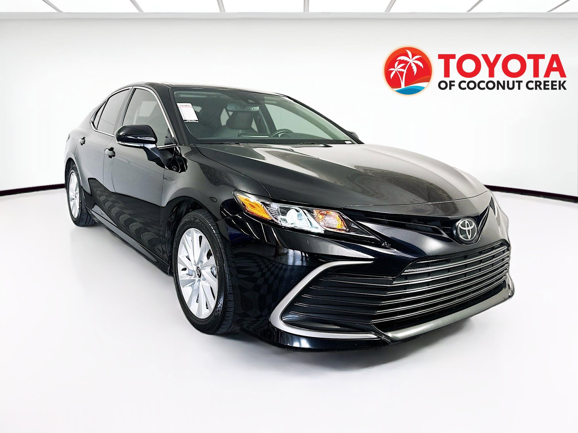 Used 2024 Toyota Camry LE w/ Convenience Package FWD image 1